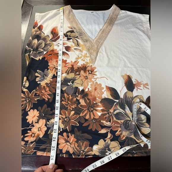 Cream & Tan floral tee size XL - Picture 8 of 8